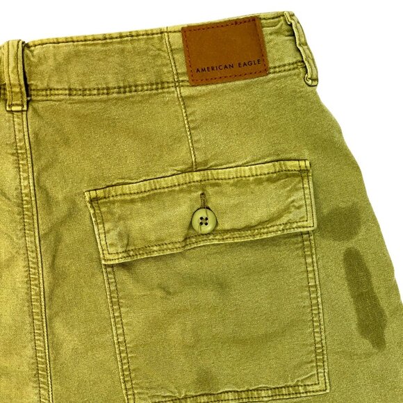 American Eagle High Rise 90s Boyfriend Khaki Green Cargo Utility Shorts Size 10 - Picture 3 of 5